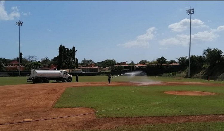 Estadio Horacio Mena se prepara para el béisbol juvenil. Foto: Eric Ariel Montenegro