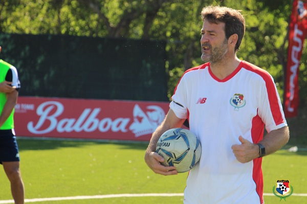 Thomas Christiansen convoca a jugadores para amistoso. Foto:Fepafut