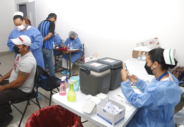 Hasta este viernes 7 de enero, en Panamá se han aplicado 6,442,821 dosis de vacunas contra la covid-19 tanto de Pfizer como de AstraZeneca. Foto: Cortesía Minsa