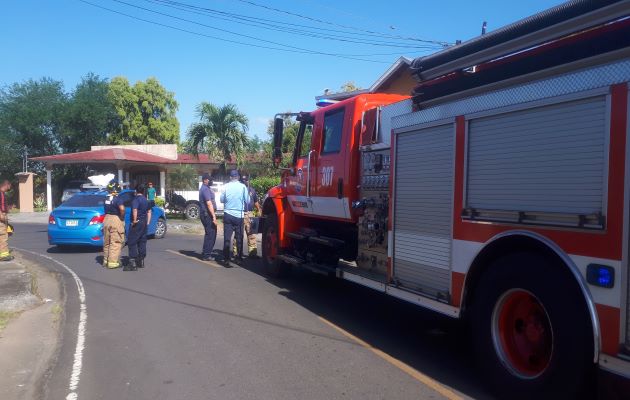 Las autoridades iniciaron las investigaciones para determinar que causó el conato de incendio. Foto. Melquiades Vásquez