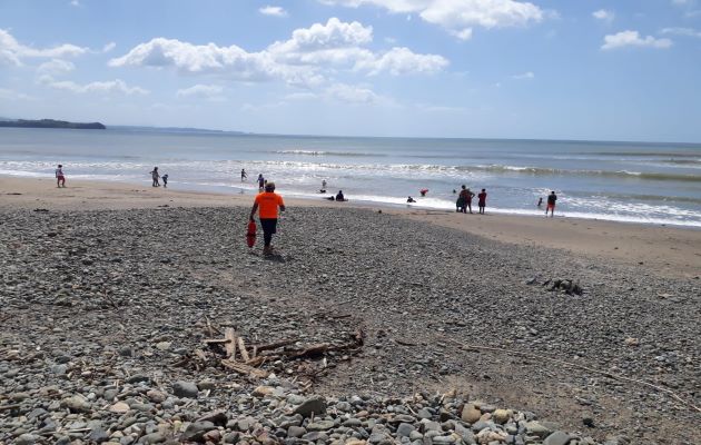 Los miembros de los estamentos de seguridad buscan a dos personas desaparecidas en playa Santa Catalina. Foto. Melquiades Vásquez