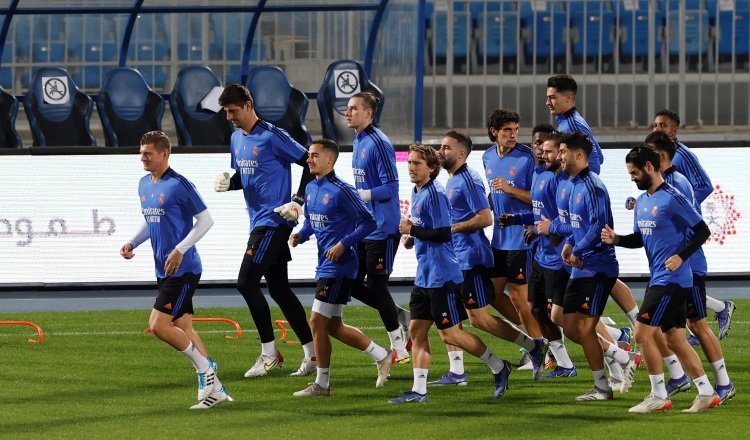 Jugadores del Real Madrid entrenan. Foto:EFE