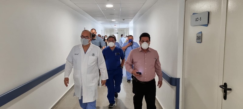 El director de la CSS y su equipo de salud realizó un recorrido por el espacio de la Ciudad de la Salud habilitado para atender a pacientes con covid-19. Foto: Cortesía de la CSS