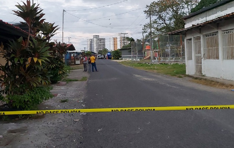 Al lugar llegaron agentes de la Policía Nacional, quienes cerraron toda la calle. Foto: Diomedes Sánchez 