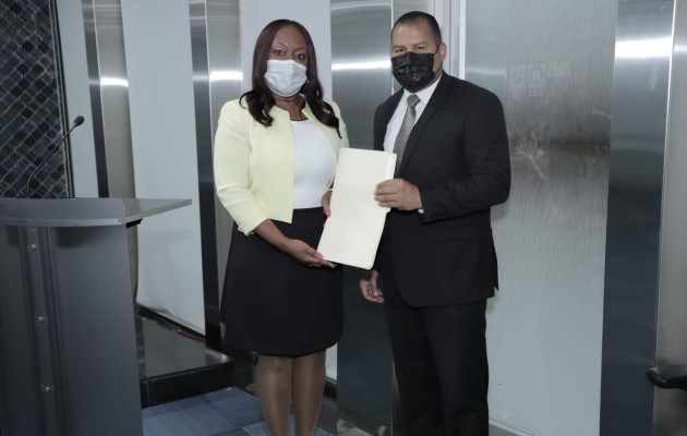 Más de 12 mil pruebas diarias se realizan en los centros de hisopado a nivel nacional. Foto: Cortesía