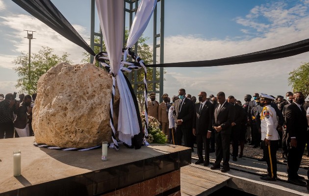 Doce años después Haití sigue llorando a sus muertos. Foto: EFE