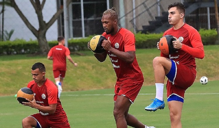 Jugadores de Costa Rica en unos entrenamientos. Foto:@fedefutbolcrc