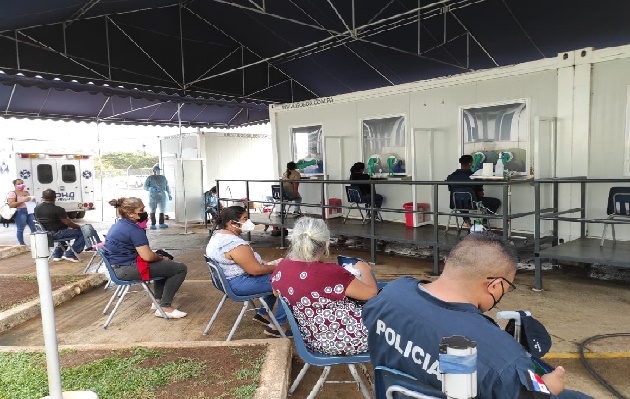 Debido al aumento de casos de covid-19 en Panamá Oeste, además del proceso de inmunización el personal de salud está muy fatigado. Foto. Eric Montenegro
