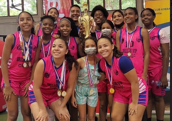 Grillos VIP de Parque Lefevre, campeonas en la Sub-15 femenina de los Kiwanis. Foto: Cortesía