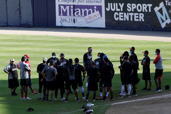 Astronautas de Los Santos entrena en el estadio Rod Carew. Foto: EFE