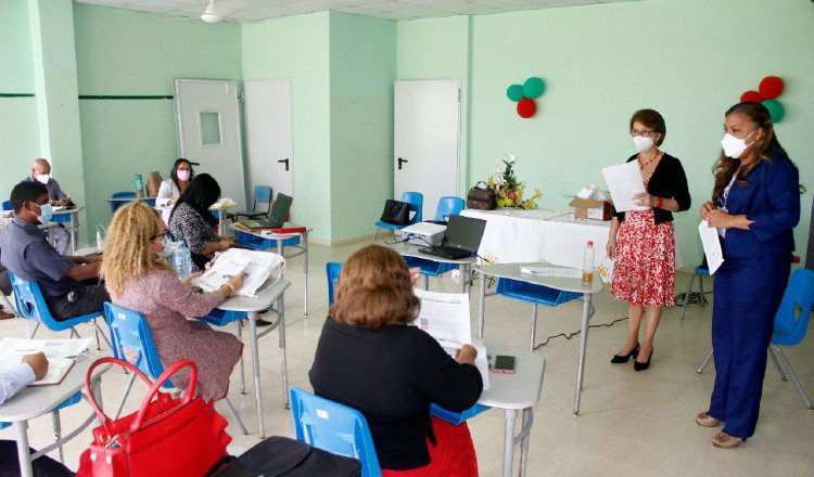 Capacitan sobre retorno seguro a las aulas.  Cortesía/Meduca