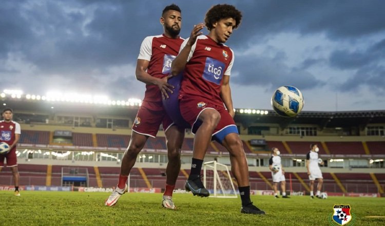 Aníbal Godoy y Adalberto Carrasquilla durante los entrenamientos. Foto: Fepafut