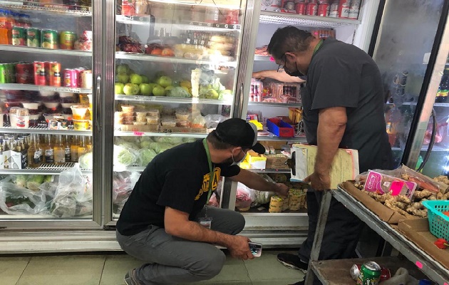 Los propietarios de todos los establecimientos en donde fueron detectadas irregularidades sanitarias fueron citados al centro de salud de Veracruz para ser sancionados. Foto. Eric Montenegro