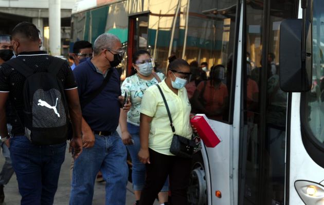 La movilización de pasajeros por el sistema del Metrobús se mantiene en más del 40% por debajo que antes de pandemia. Foto: Víctor Arosemena