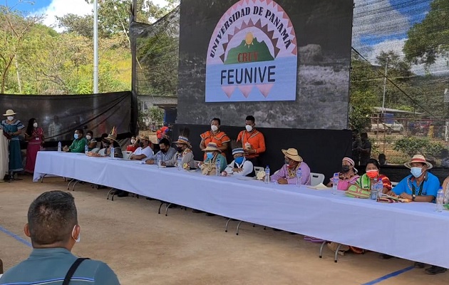 Cuatro mujeres forman parte de los aspirantes a cacique general. Foto: Cortesía