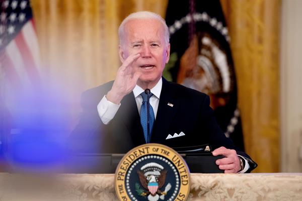 El presidente de EE.UU., Joe Biden, participa en una reunión con el Consejo de Competencia de la Casa Blancaen Washington, DC, EE.UU. Foto:EFE