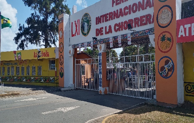 Para este lunes, los representantes legales de la Feria de La Chorrera deben acudir a la sede regional del Minsa en Panamá Oeste, para hacer frente a una posible sanción por la violación de las normas de bioseguridad. Foto. Eric Montenegro