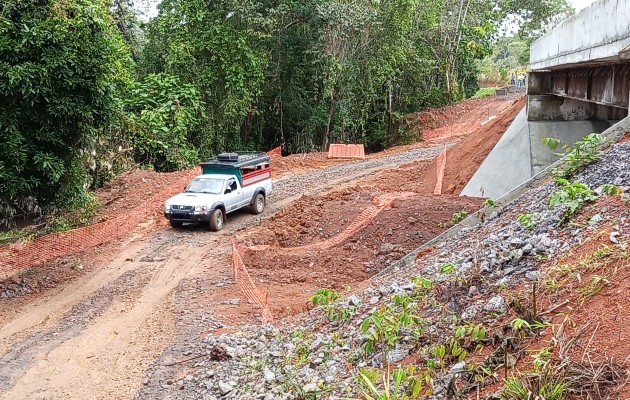 El productor Dionis domínguez precisó que la carretera entre los poblados de El Babú, El Harino, Tres Hermanas y Cirí Grande está desastrosa. Foto. Eric Montenegro