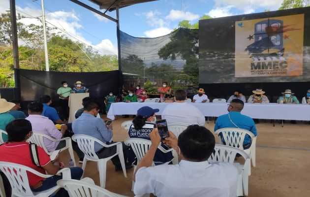 Son 16 los candidatos a cacique general, entre ellos Silvia Carrera que aspira a reelegirse por seis años más. Foto: Grupo Epasa