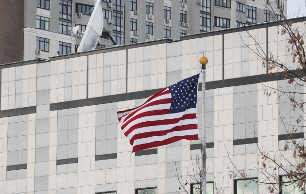 Estados Unidos urgió este viernes a sus ciudadanos a salir de Ucrania. Foto: EFE