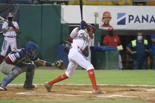 La serie entre Chiriquí y Metro prosigue este jueves en el estadio Rod Carew. Foto: Fedebeis