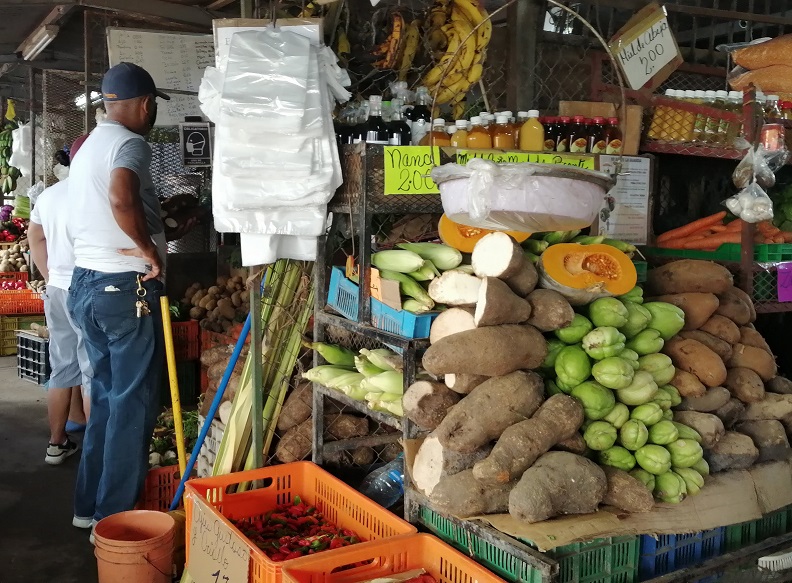 Hay inquietud en algunos comerciantes agrícolas por la baja que pueda darse en las ventas. Foto: Eric A. Montenegro