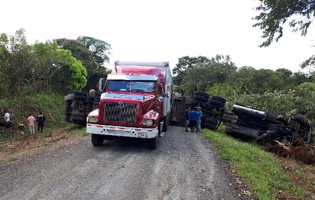 El niño recibió un fuerte impacto por el objeto que se transportaba y que cayó al pavimento. Foto: Melquiades Vásquez