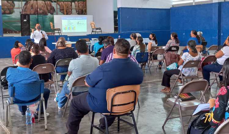 Docentes del C. E. B. Pedro Arrocha Graell se capacitan en bioseguridad y estrategias educativas. Foto:Cortesía