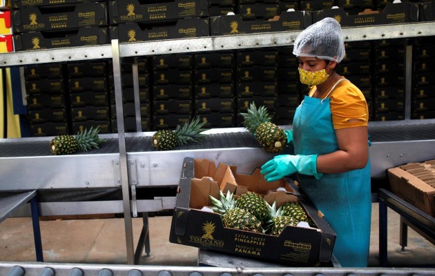 Responsabilidades de cuidado aleja a las mujeres de las oportunidades de empleo. Foto: EFE