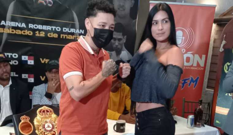 Chantal Martínez y Mónica Henao, listas para su pleito en boxeo femenino. Foto: Víctor Arosemena