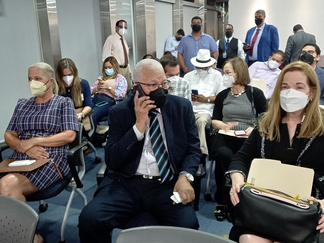 Los nuevos miembros de la junta directiva del Canal: Dora Pérez Balladares, Luis Navas y Laury Melo. Foto: Francisco Paz 