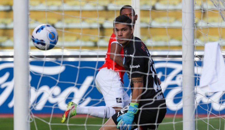 Ismael Díaz anotá el gol de Universidad Católica en Copa Libertadores. Foto:EFE