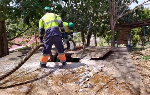 Estas limpiezas forman parte del proyecto de Servicios de Limpieza y Mejoras de Tanques Sépticos, Plantas de Tratamiento, Estaciones de Bombeo y Redes de Alcantarillado Sanitario, en los distritos de Arraiján y La Chorrera. Foto. Eric Montenegro