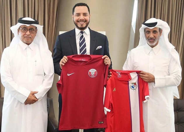 Oreste Del Río (centro) tiene 6 años de estar viviendo en Qatar.