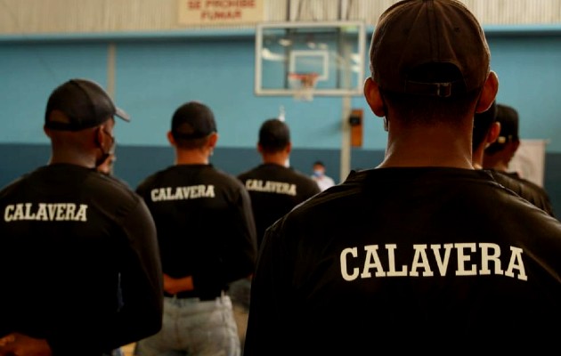 Jóvenes de academia Encontrando el Camino Correcto se capacitan en primeros auxilios. Foto: Cortesía