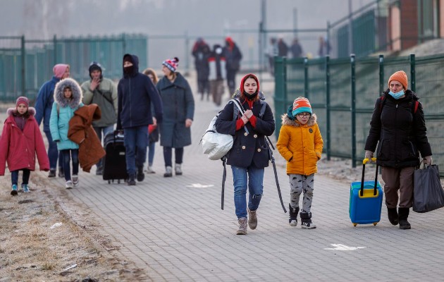 La Agencia de la ONU para los Refugiados (ACNUR) elevó a 368,000 los refugiados ucranianos. Foto:EFE
