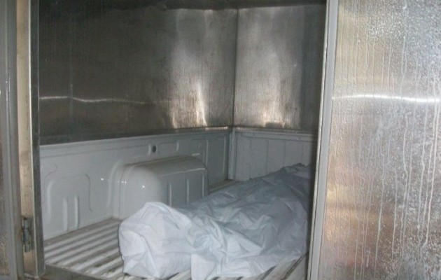 El Ministerio Público ordenó el traslado del cuerpo a la morgue judicial ubicada en la parte posterior del Ministerio de Salud. Foto. José Vásquez