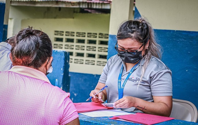 El primer pago del año está condicionado a la matrícula. Foto: Ifarhu