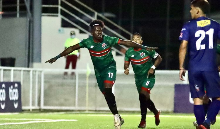 José Florez (11)  festeja su gol de media tijera que hizo ante Veraguas. Foto: @Atl_chiriqui