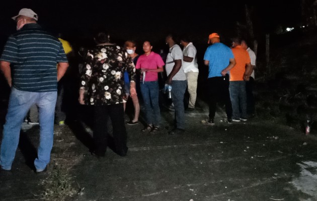 Vecinos de la barriada indicaron haber visto llegar un taxi a alta velocidad el pasado viernes. Foto. Eric Montenegro