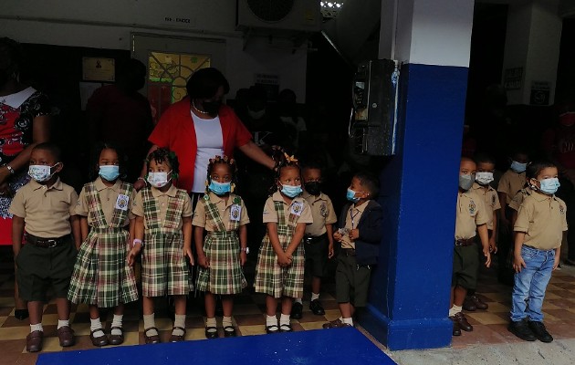 Primer día de clases en la escuela Pablo Arosemena de la ciudad de Colón. Foto: Diomedes Sánchez  