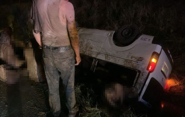Se trata de un busito pirata que circulaba por la vía la noche del lunes. Foto: Cortesía Redes Sociales