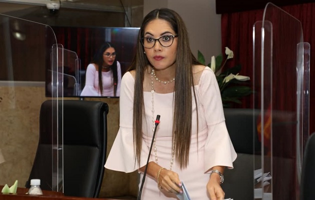 Zulay Rodríguez recalcó que los directores y suscriptores de Foco publicaron audios ilícitos. Foto: Asamblea 