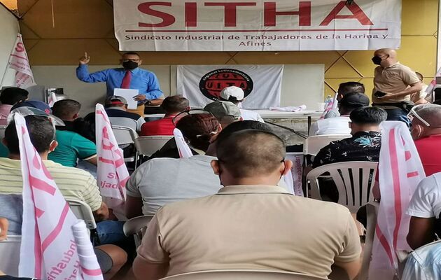 Los trabajadores de Bimbo Panamá exige un aumento salarial. Foto: Grupo Epasa