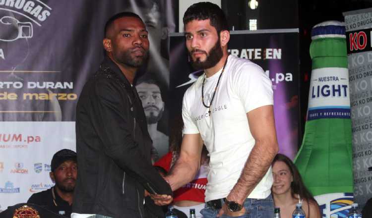 El panameño Jezreel Corrales (izq.) y el mexicano Miguel Madueño. Foto:Víctor Arosemena