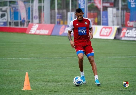 Ismael Díaz, en unos entrenamientos de la selección. Foto: Fepafut