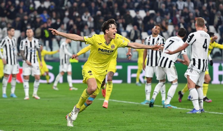 Pau Torres del Villareal festeja su gol contra la Juventus. Foto:EFE