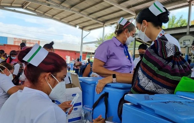 Actualmente ya hay pacientes que reciben cuatro dosis. Foto: Minsa