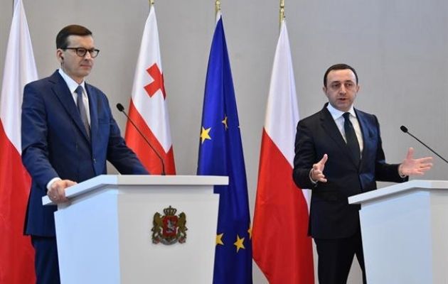 Primer ministro polaco, Mateusz Morawiecki (izq.). EFE