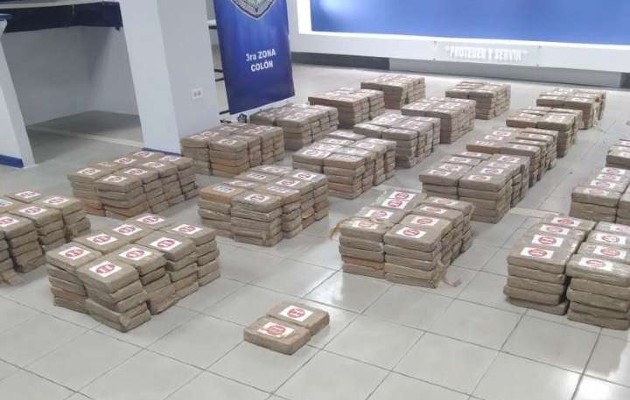 La Fiscalía de Drogas de Colón y Guna Yala, en conjunto con la Policía Nacional decomisaron 882 paquetes con presunta sustancia ilícita, en un puerto de la Costa Atlántica. Foto. Diomedes Sánchez